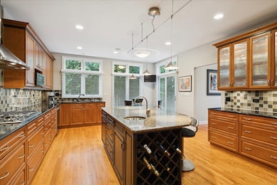 602 Warwick Rd, Deerfield, IL 60015 - photo 4