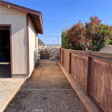 16301 Wimbleton Dr, Victorville, CA 92395 - photo 4