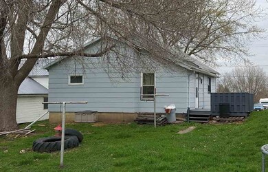 307 N Vine St, West Union, IA 52175 - photo 3