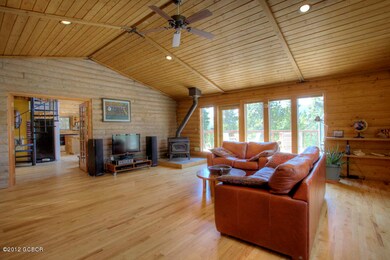 370 Grandview Circle_LivingRoom02