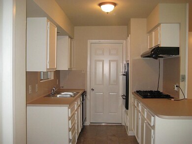 1315 Twin Falls Rd, Houston, TX 77088 - photo 2