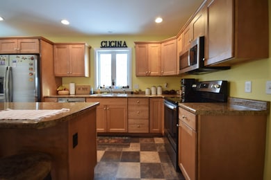 86 Reynolds Rd, Grand Isle, VT 05458 - photo 4