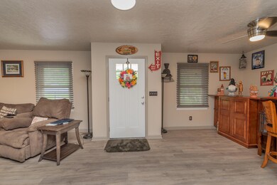 008_2242_shawnee_dr_008_827