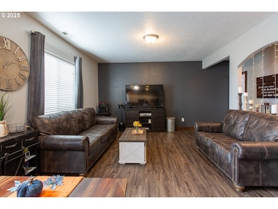 25206 Irenic Ave, Veneta, OR 97487 - photo 7