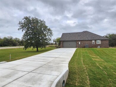 421 Herb Stevens Jr, Springtown, TX 76082 - photo 3