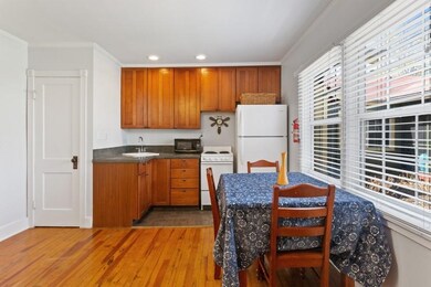 05_15657Lakeshore_13_177001_Kitchen_LowR