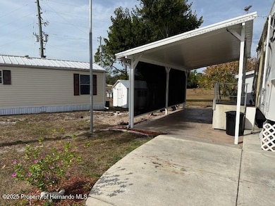 9325 Grizzly Bear Ln, Weeki Wachee, FL 34613 - photo 2