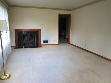 6 LIVING ROOM