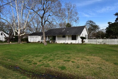 1301 Avenue G, Bay City, TX 77414 - photo 2