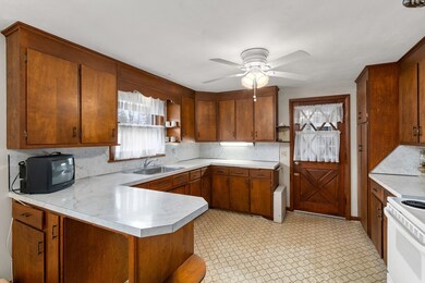 5 Kent St, West Springfield, MA 01089 - photo 7