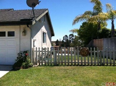 great side yard for bbq-ing and having family get-