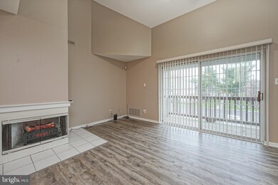1402 Hawthorne Ct unit 1402, Sewell, NJ 08080 - photo 5
