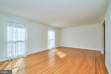 5806 Bent Twig Rd, McLean, VA 22101 - photo 4