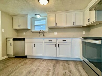 16 Cedar St, Nashua, NH 03060 - photo 4