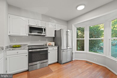 6313 Mary Todd Ct, Centreville, VA 20121 - photo 4