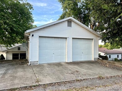 404 Oak St, Anna, IL 62906 - photo 2