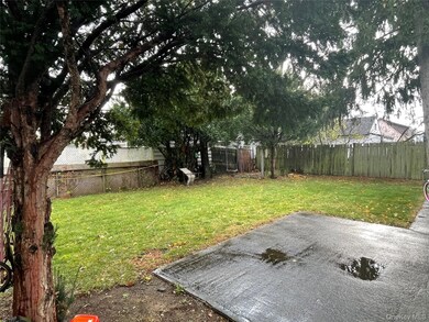 22 Franklin St unit 22D, Franklin Square, NY 11010 - photo 2