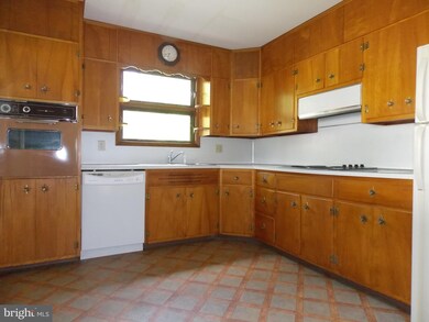 234 South St, Jim Thorpe, PA 18229 - photo 5