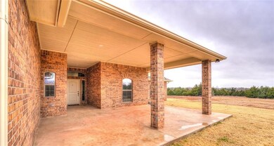 Huge Front Porch. Plenty of room for everyone to e