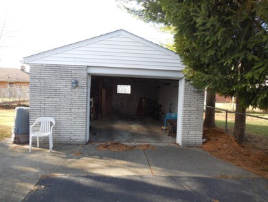 1293 Bernhard Rd, Columbus, OH 43227 - photo 3