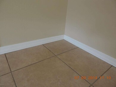 305 N HOSICK 007