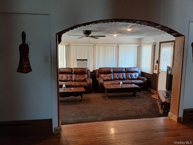 38 Tulip Grove Dr, Lake Grove, NY 11755 - photo 5