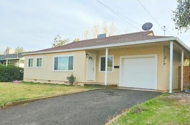 1112 5th St, Redding, CA 96002 - photo 2