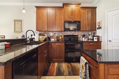 Upgraded appliances and 42