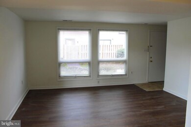 592 West Ct, Glen Burnie, MD 21061 - photo 4