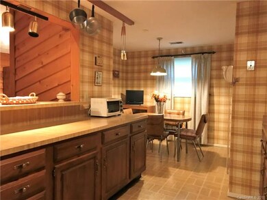 Kitchen overlooks great room, spacious breakfast area