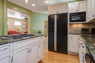 2447 Seneca Park Pl