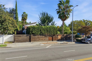 5526 Fulton Ave, Sherman Oaks, CA 91401 - photo 2