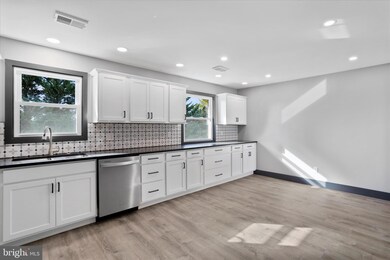 140 Williamson Ave, Greencastle, PA 17225 - photo 6