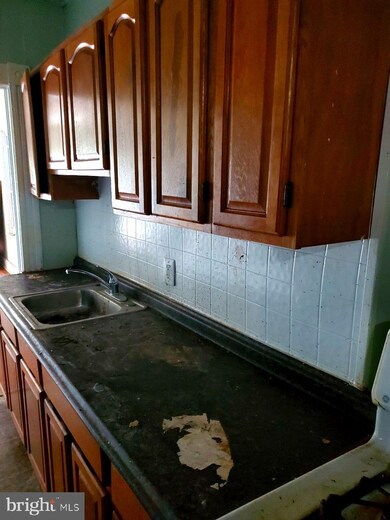 2812 E Madison St, Baltimore, MD 21205 - photo 2