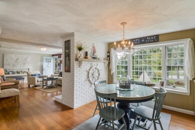 011-photo-dining-room-6184804