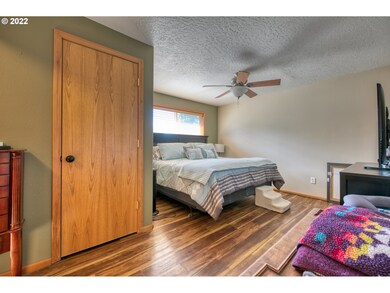 342 Morse Ave, Creswell, OR 97426 - photo 5