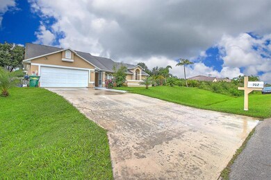 702 SW McCullough Ave-5