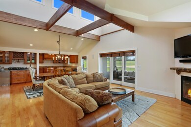 05_4980SpringCreekRd_91_KitchenLivingRoo
