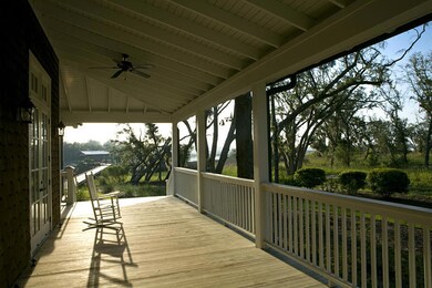 Boathouse (side porch)
