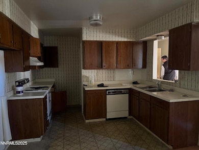 6521 Flower St, Reno, NV 89506 - photo 3