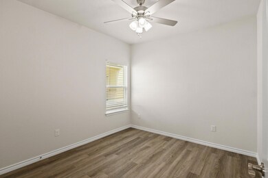 506 Whirlaway Dr unit B, Jarrell, TX 76537 - photo 5