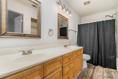 5921 Cougar Ln, Charlotte, NC 28269 - photo 6