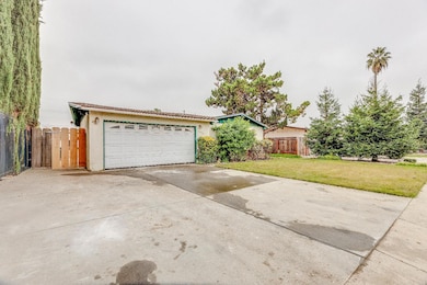 1570 E 26th St, Merced, CA 95340 - photo 2