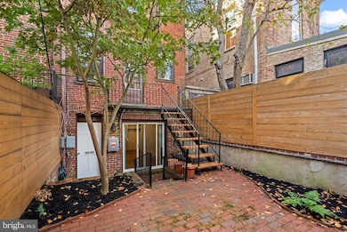 812 E St SE, Washington, DC 20003 - photo 2