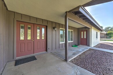 943 E Desert Ln-6
