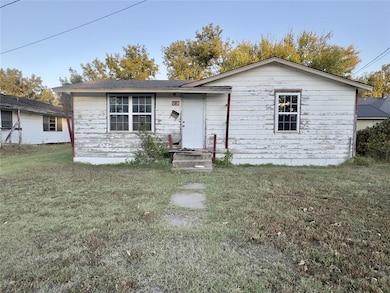 210 N Byers Ave, Mangum, OK 73554 - photo 2