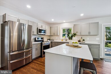 902 Lauren Ln SE, Vienna, VA 22180 - photo 5