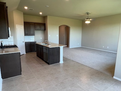 913 Beverly Dr, Cleburne, TX 76033 - photo 4