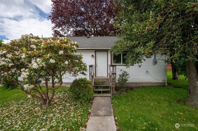 118 S Harkness St, Everson, WA 98247 - photo 5