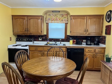 305 Harrington Way unit 1, Worcester, MA 01604 - photo 2